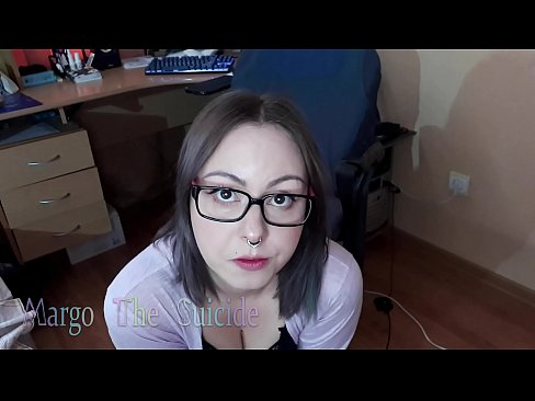 ❤️ Sexig tjej med glasögon suger Dildo djupt på kamera ❤️ Anal video at us ❌❤