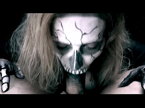 ❤️ Demonflicka suger kuk med sin svarta mun och sväljer sperma. ❤️ Anal video at us ❌❤