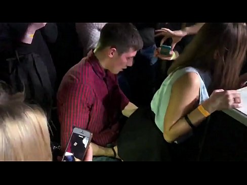 ❤️ Äkta sex på en rysk nattklubb. 18-årig rysk tjej i anus och vagina knullad på en nattklubb. ❤️ Anal video at us ❌❤